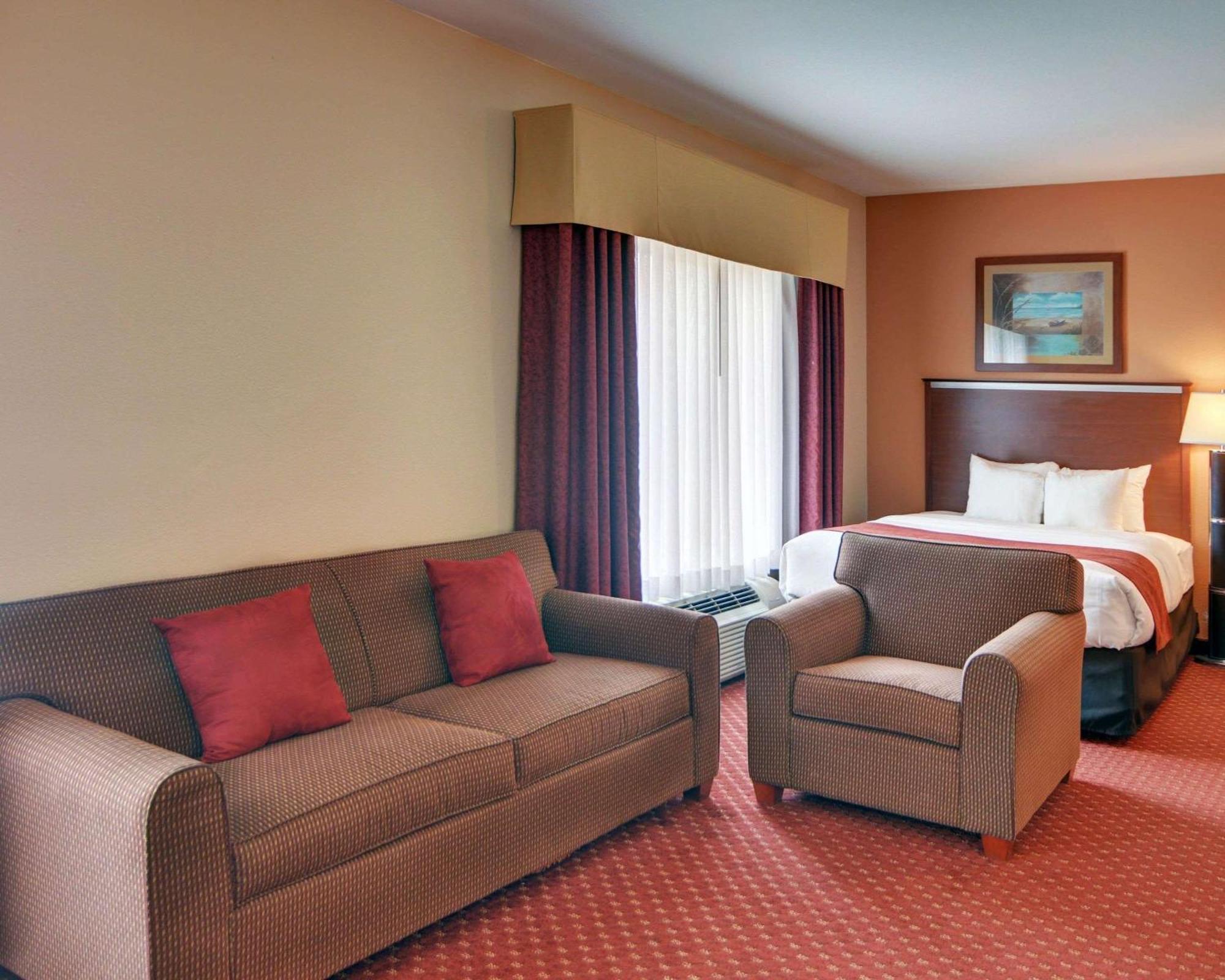 Quality Suites Near Cedar Creek Lake Mabank Exterior photo